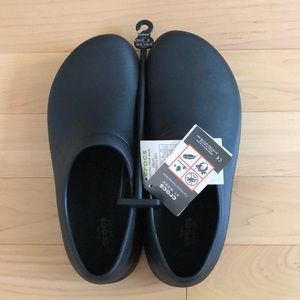 NWT Crocs “on-the-clock work slip-on” - M10/W12